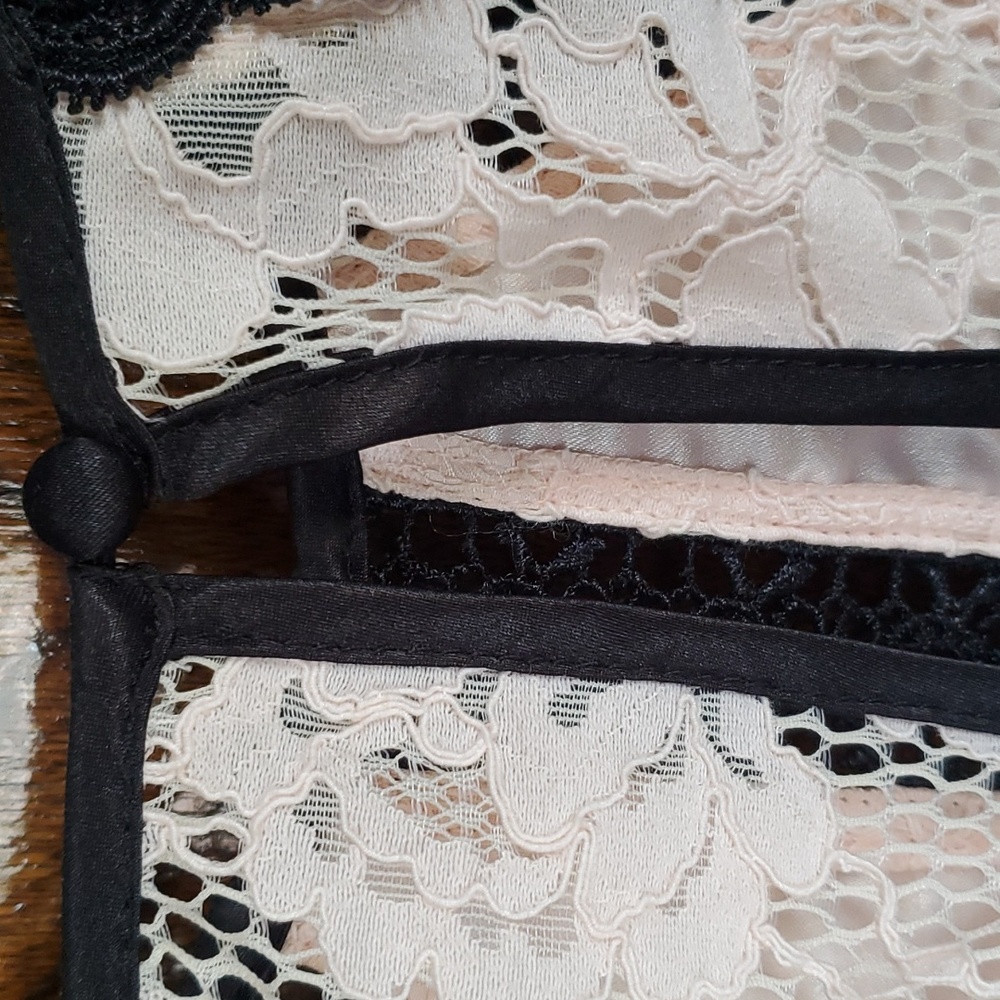 Bebe lace romper - Picture 10 of 10